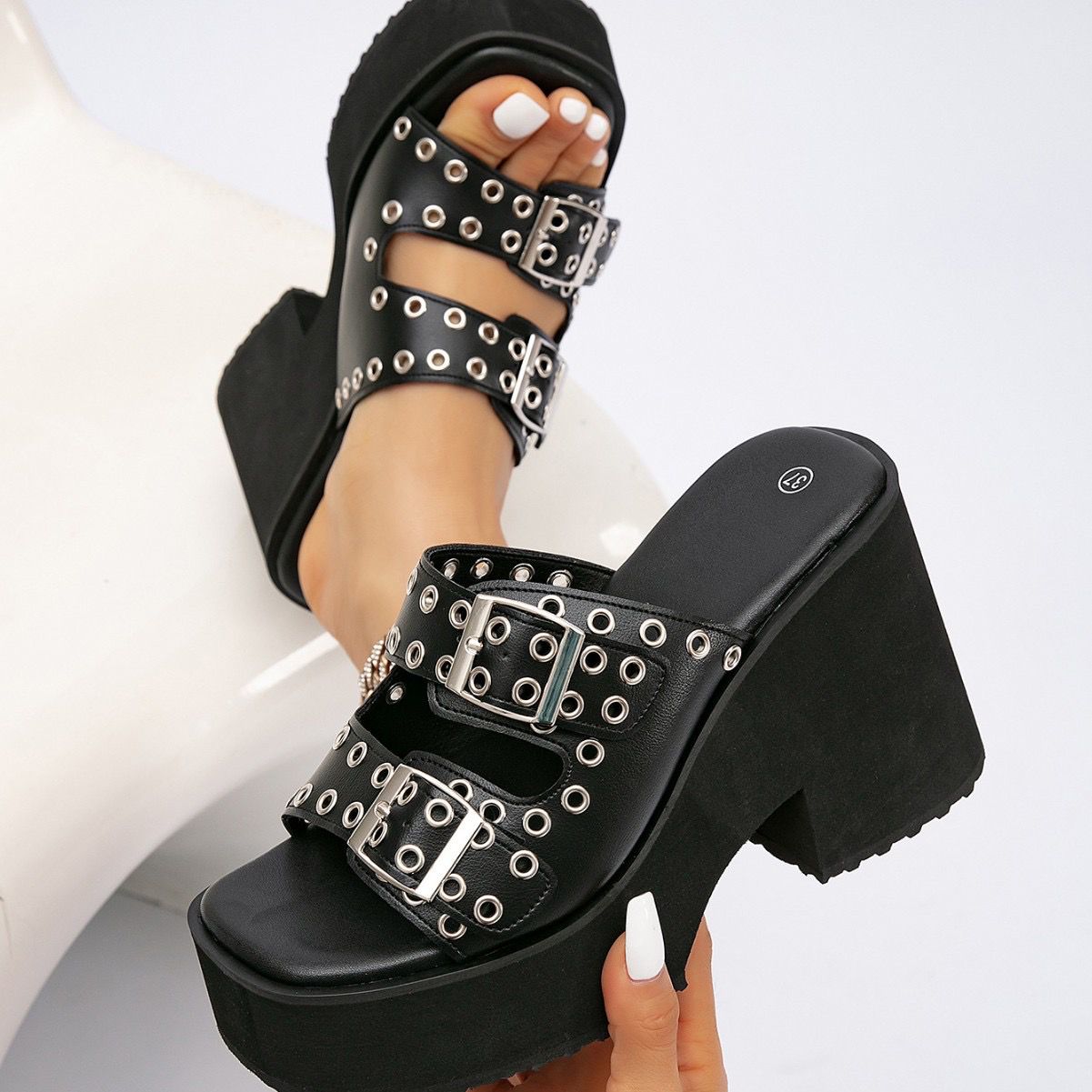 FN WEDGE SLIPPERS (BLACK)