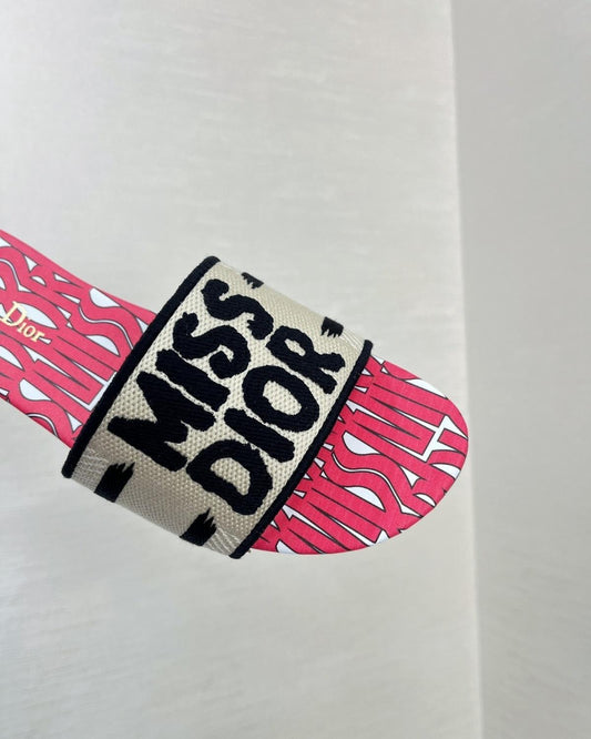 FN SLIPPERS (PINK)