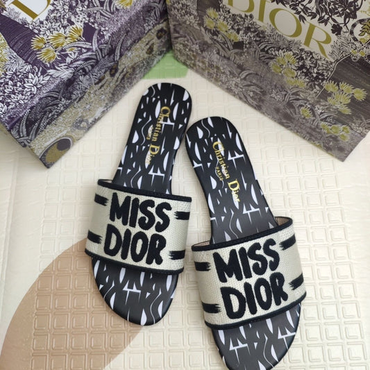 FN SLIPPERS (BLACK)
